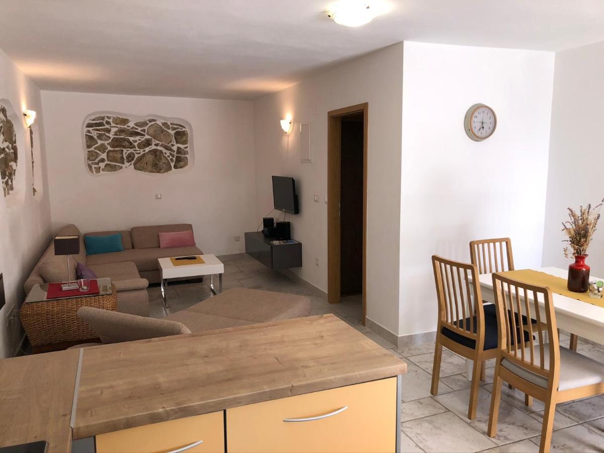 Apartments Trlika Kampor Eksteriør bilde