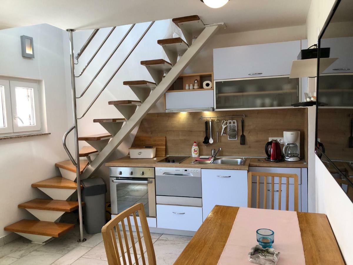 Apartments Trlika Kampor Eksteriør bilde